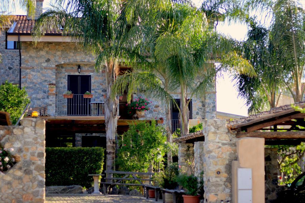 Villa Basilio Accommodation Ricadi Exteriör bild